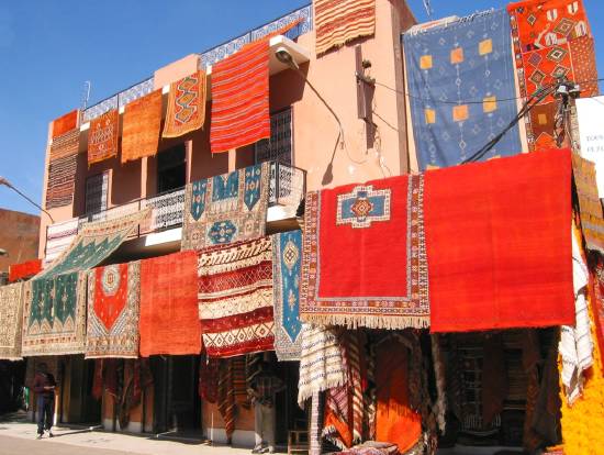 Marrakech Maroc village facade villes tapis place