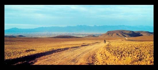 Ouarzazate Maroc rue artère panoramique déserts route