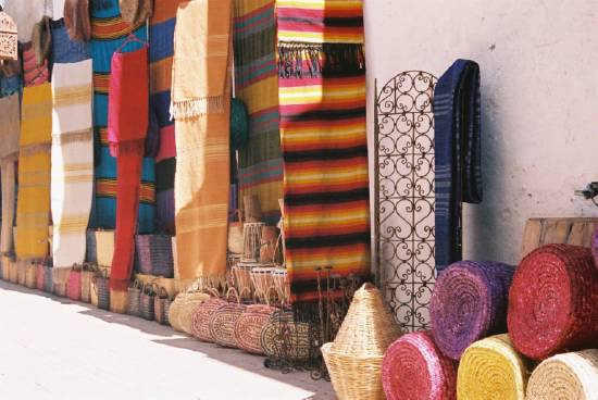 Agadir Maroc ruelle marches folkloriques